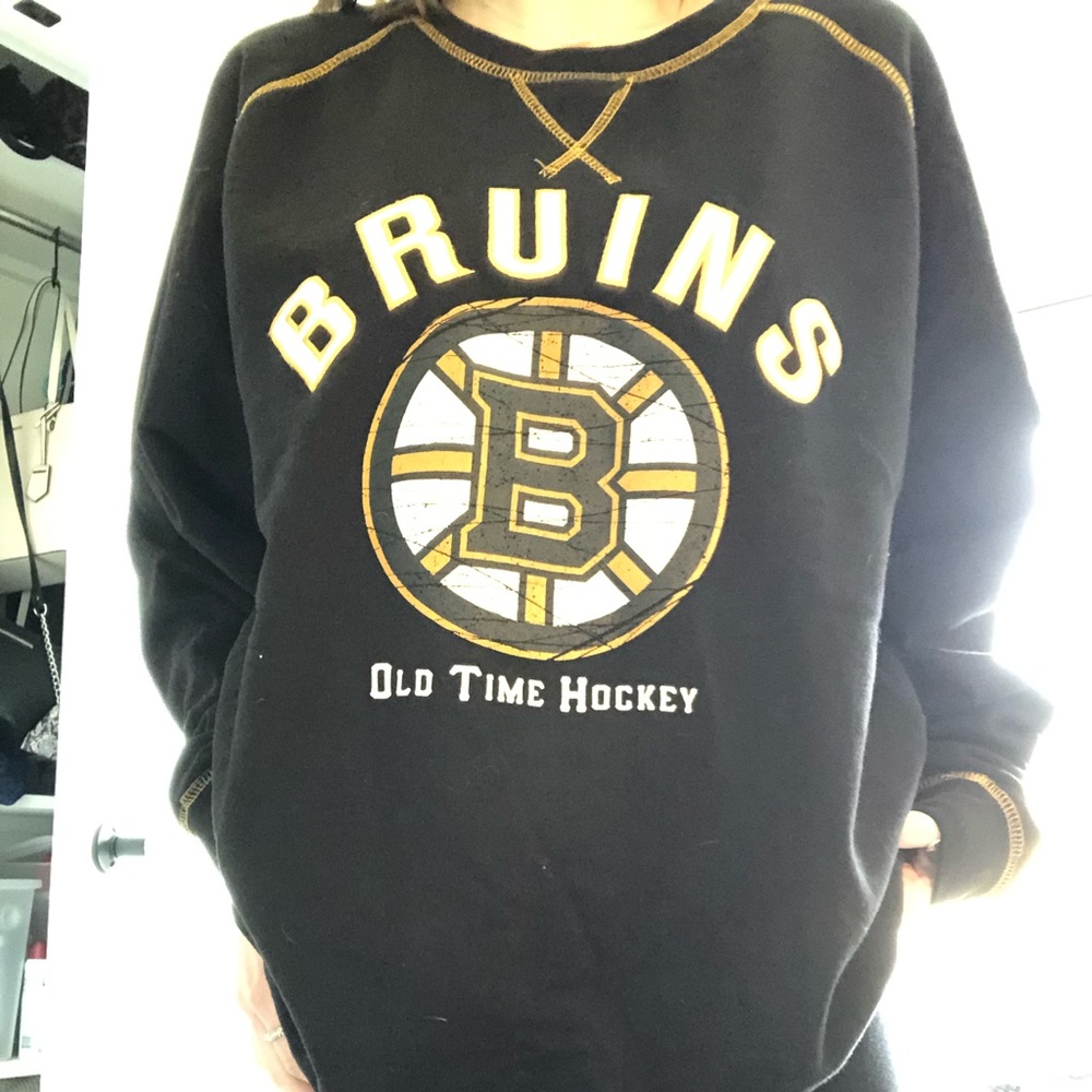 men’s bruins sweater/crew neck size XL